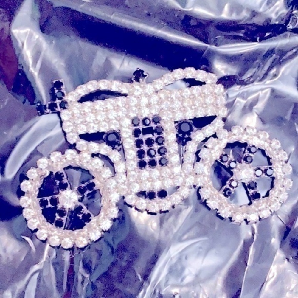 Vintage Brooch Cinderella carriage brooch black and silver brooch